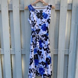 Vintage-style 50’s Floral Sleeveless Dress